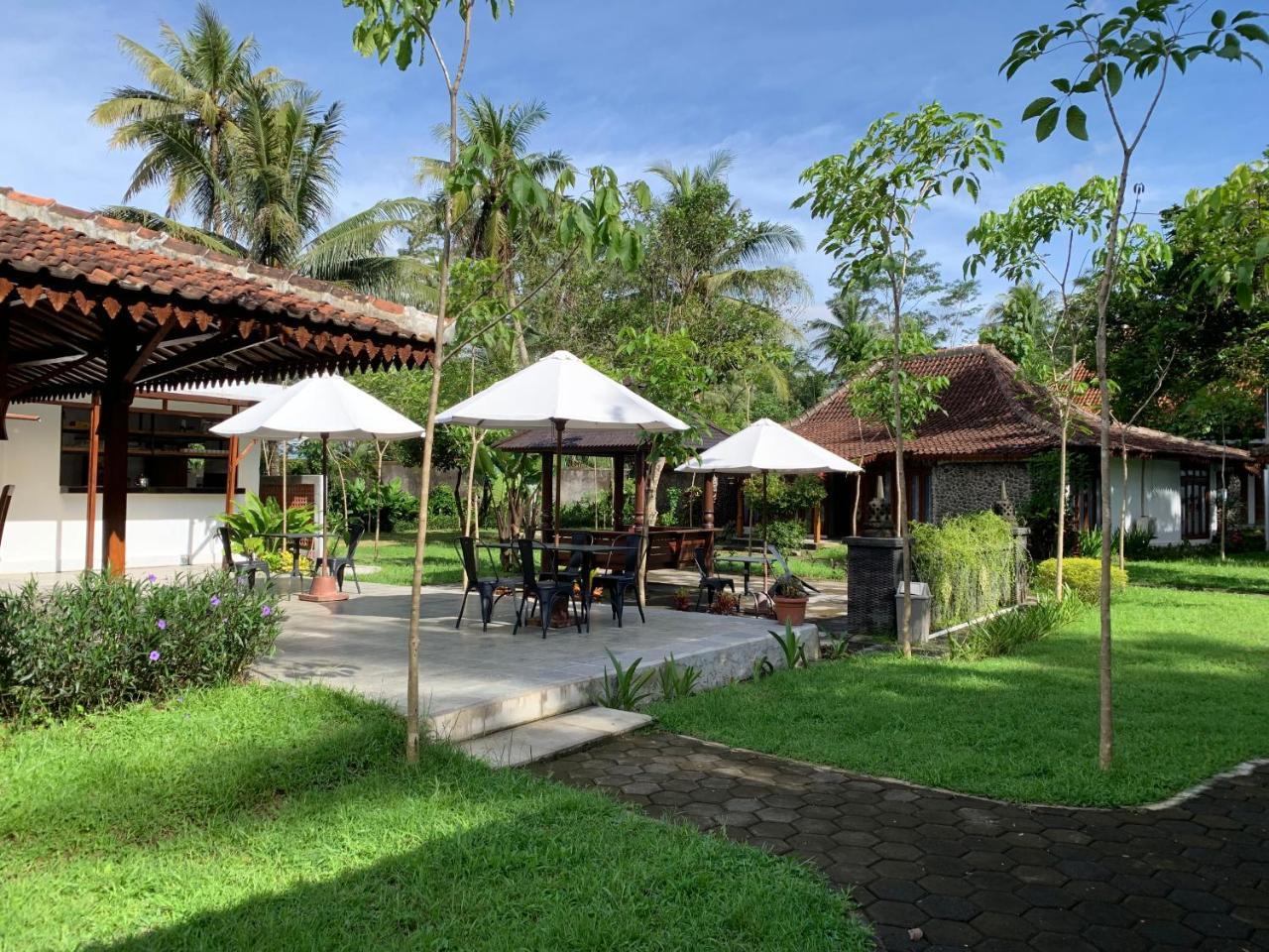 The Nalaya Hotel & Resto Magelang Bagian luar foto